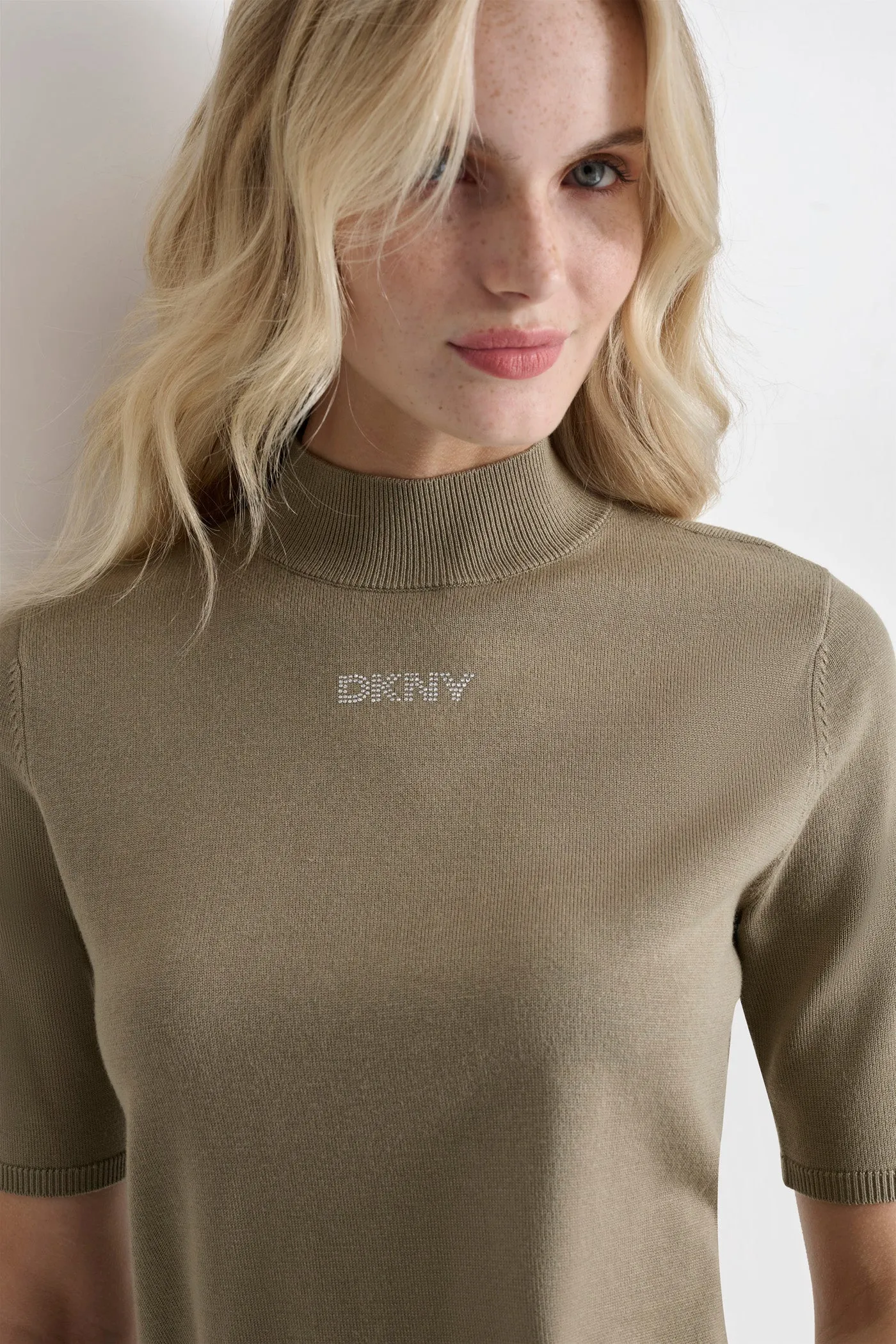 MOCK NECK LOGO SWEATER